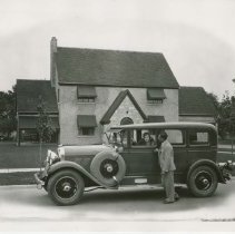 (287) 1928 Auburn 8-115 Sedan, Left Profile, Female Driver and Man Standing
