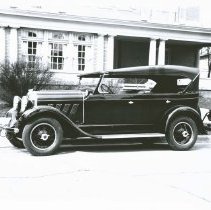 (321B) 1928 Auburn, 3/4 Front Left Profile, Top Up, House Behind