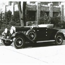 (321K) 1928 Auburn, 3/4 Front Left Profile,Top up, House 1705 Behind