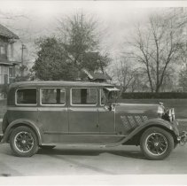 (324) 1929 Auburn Sedan, Right Profile, with Two Houses in Background