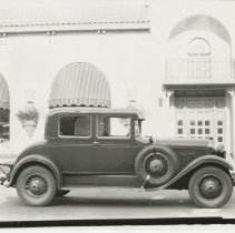 (341) 1929 Auburn Victoria Beside White Building