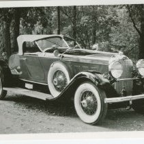 (349) 1929 Auburn Sedan Beside Wooded Setting