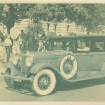 (357) 1929 Auburn Sedan in the Parade of Classics, Auburn, IN