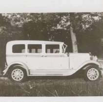 (369A) 1929 Auburn Sedan in Grass in Right Profile