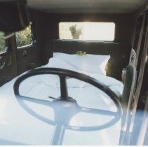 (398-2) 1930 Auburn 6-85 Wanderer by Lake with Sleeping Accommodations