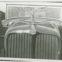 (440) 1931 Auburn 8-98 Sedan Close-Up of Front End with Special Emblem