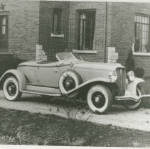 (452) 1931 Auburn 8-98 Speedster Right Profile, in Front of a House