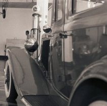 (454-1) 1931 Auburn 8-98 Sedan 3/4 Front View Right Profile, at ACD Museum