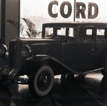 (454-4) 1931 Auburn 8-98 Sedan 3/4 Front View Right Profile, at ACD Museum