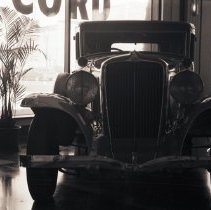 (454-7) 1931 Auburn 8-98 Sedan 3/4 Front View Right Profile, at ACD Museum