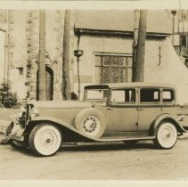 (482) 1932 Auburn 12-160 Sedan, 3/4 Front View Left Profile