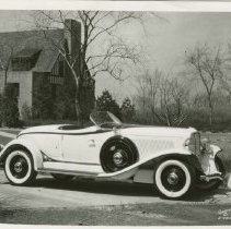 (483) 1932 Auburn 12-160 Speedster, Top Down, in a Residential Setting