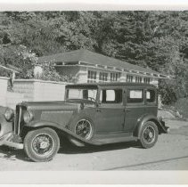 (502) 1932 Auburn Sedan, Owned by Nick DePalma, Near Garage