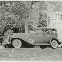 (512) 1932 Auburn 12-160 Sedan, 3/4 Front View Left Profile