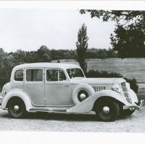 (695) 1935 Auburn 653 Sedan, 3/4 Front View Right Profile