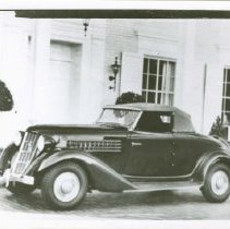 (726) 1935 Auburn 653 Cabriolet in Front of a Mansion