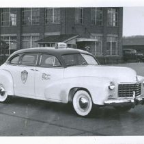 (942) 1947 Checker Cab in an Industrial Setting