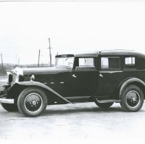 (947) 1931 Checker Cab Model M, "Demonstrator," in Industrial Setting