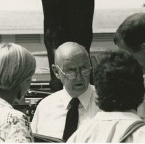 (28) Gordon Buehrig at Eckhart Park Before Parade of Classics, 1987