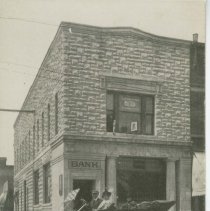(568) 1911 Auburn Touring Car with Two Individuals at City National Bank