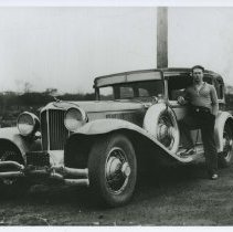 (127) 1929 Cord L-29 Sedan, Carl Richard, one foot on running board