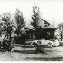 (145) 1930 Cord L-29 Phaeton at the Hughes Family Home