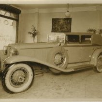 (152) 1929 Cord L-29 Phaeton in a dealer showroom