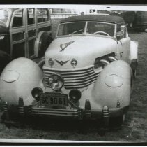 (401) 1937 Cord 812, with several custom features