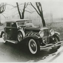 (105)1933 Duesenberg J-507 Car2536 Convertible Sedan, many trees in area