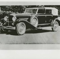 (154)1931 Duesenberg J Convertible Berline, many shrubs behind