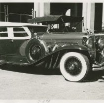 (171)1929 Duesenberg J-292 Car2158 Dual Cowl Phaeton at a large stadium