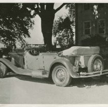 (174)1930 Duesenberg J-214 Car2240 Phaeton at a farmhouse