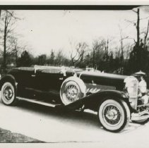 (186)1931 Duesenberg J-496 Car2511 Torpedo Phaeton in park setting