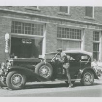 (213)1930 Duesenberg J Dual Cowl Phaeton at Auburn Hotel for ACD Reunion