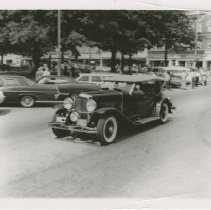 (220)1929 Duesenberg J Dual Cowl Phaeton in the Parade of Classics