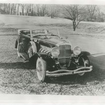 (96)1933 Duesenberg J-507 Car2536 Convertible Sedan, parked