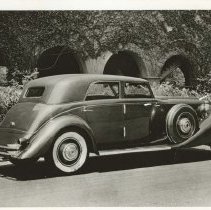 (311)1934 Duesenberg Beverly Berline, ivy columned building behind