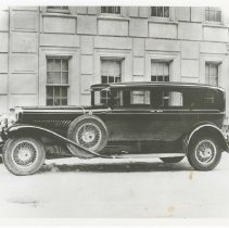 (331)1930 Duesenberg J-430 Limousine, in front of perhaps a bank