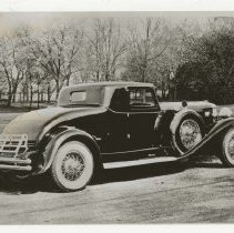 (404)1930 Duesenberg J Coupe, 3/4 rear right profile, in a park setting