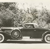 (416)1931 Duesenberg J-460 Car 2418 Coupe, palace in the background