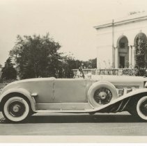 (485)1931 Duesenberg J Convertible Coupe, large white building background