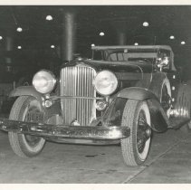 (489)1931 Duesenberg J Convertible Coupe in what looks like a museum