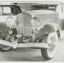 (520)1930 Duesenberg J Convertible Coupe, for sale sign in window in French