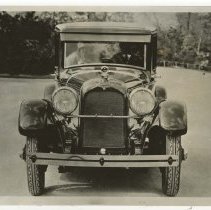(1060)1923 Duesenberg A Sedan with two passengers, front view