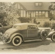 (1076)1929 Duesenberg J-231 Car 2262 Victoria, driveway of a house with man
