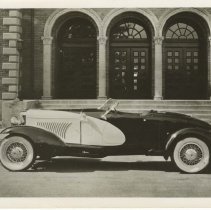 (1080) 1934 Duesenberg J-437 Car 2450 in front of building