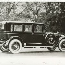 (967)1924 Duesenberg Limousine, right profile, willow tree behind