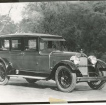 (980)1924 Duesenberg A five passenger Sedan on a road in a rural area