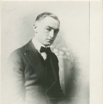 (79)Portrait of Mason race car driver Jack Henderson in 1916