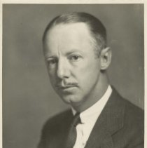 (257)Portrait of race car driver Wade Morton around 1930
